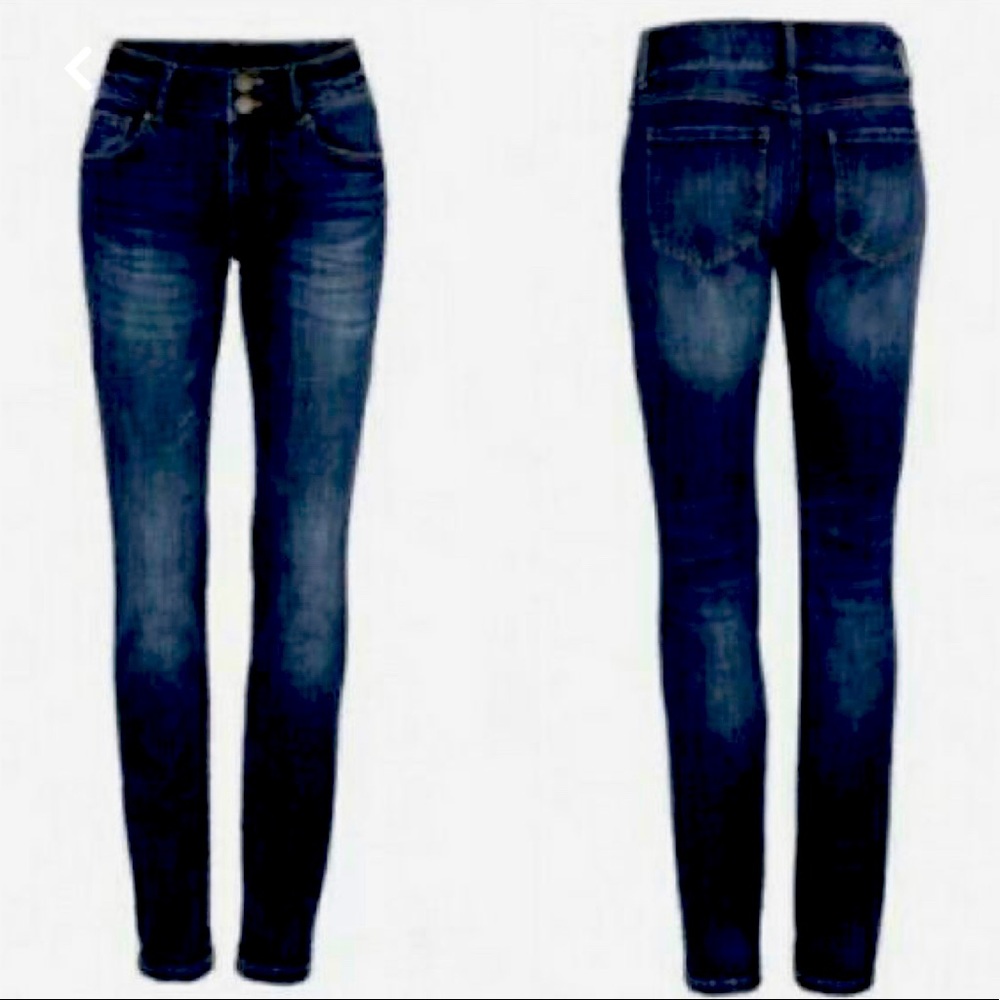 Dark rinse a cinch skinny jeans by cabi
